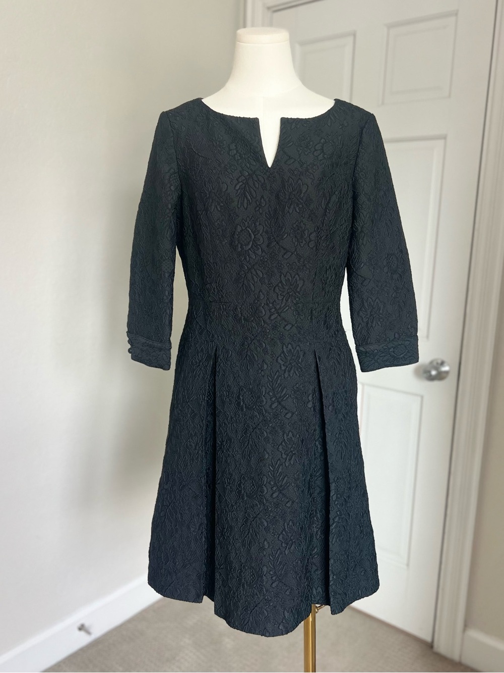Brooks Brothers Women’s Black Floral Jacquard Split Neck A-Line Dress 6 Italian